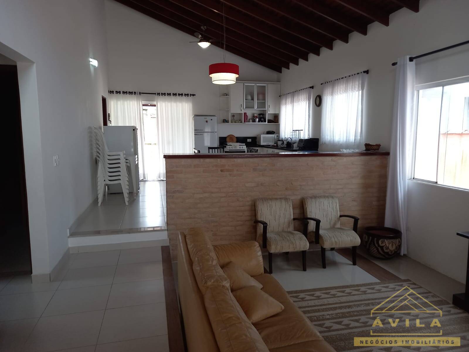 Casa à venda com 3 quartos, 141m² - Foto 1