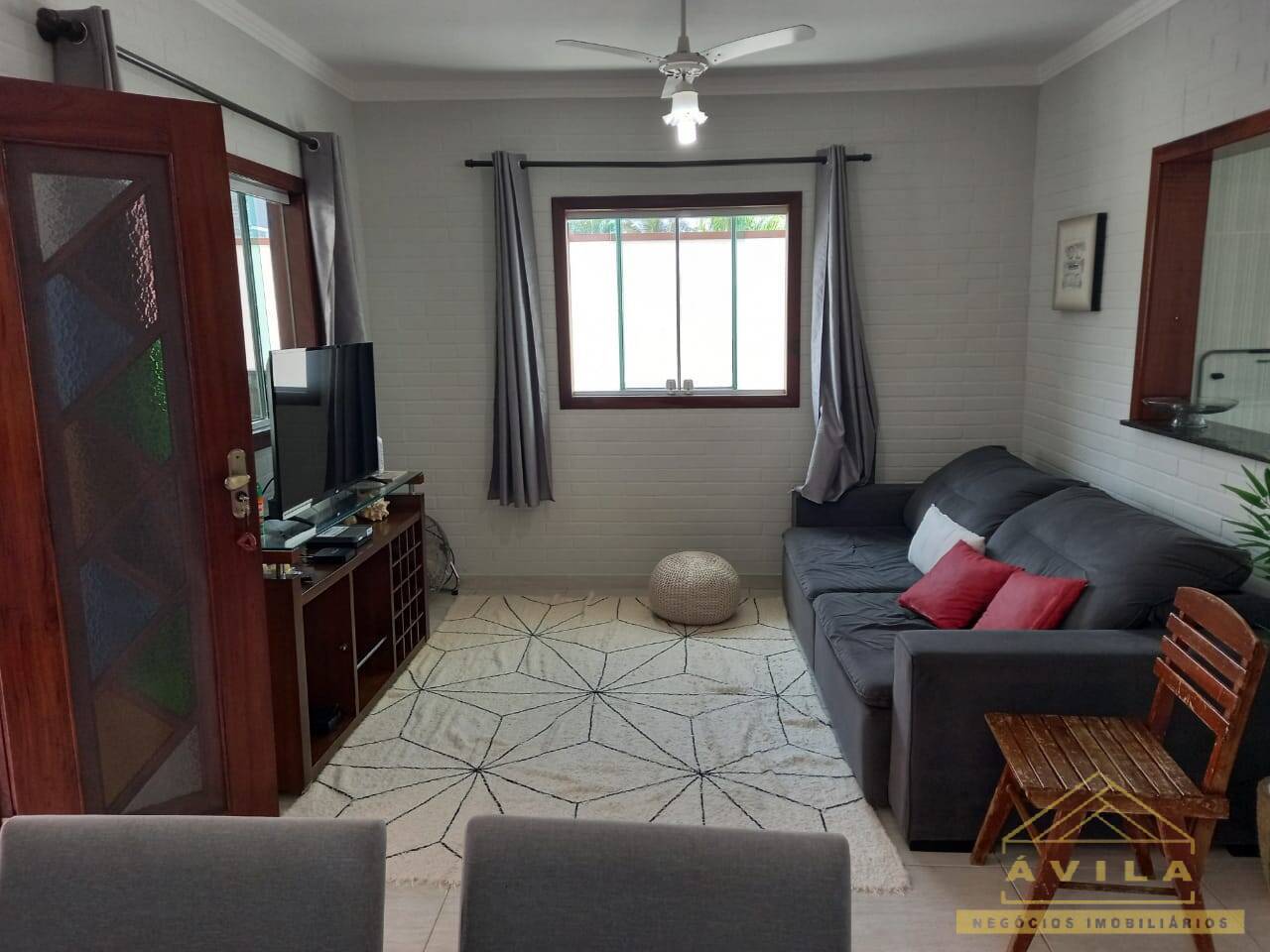 Casa à venda com 3 quartos, 160m² - Foto 1