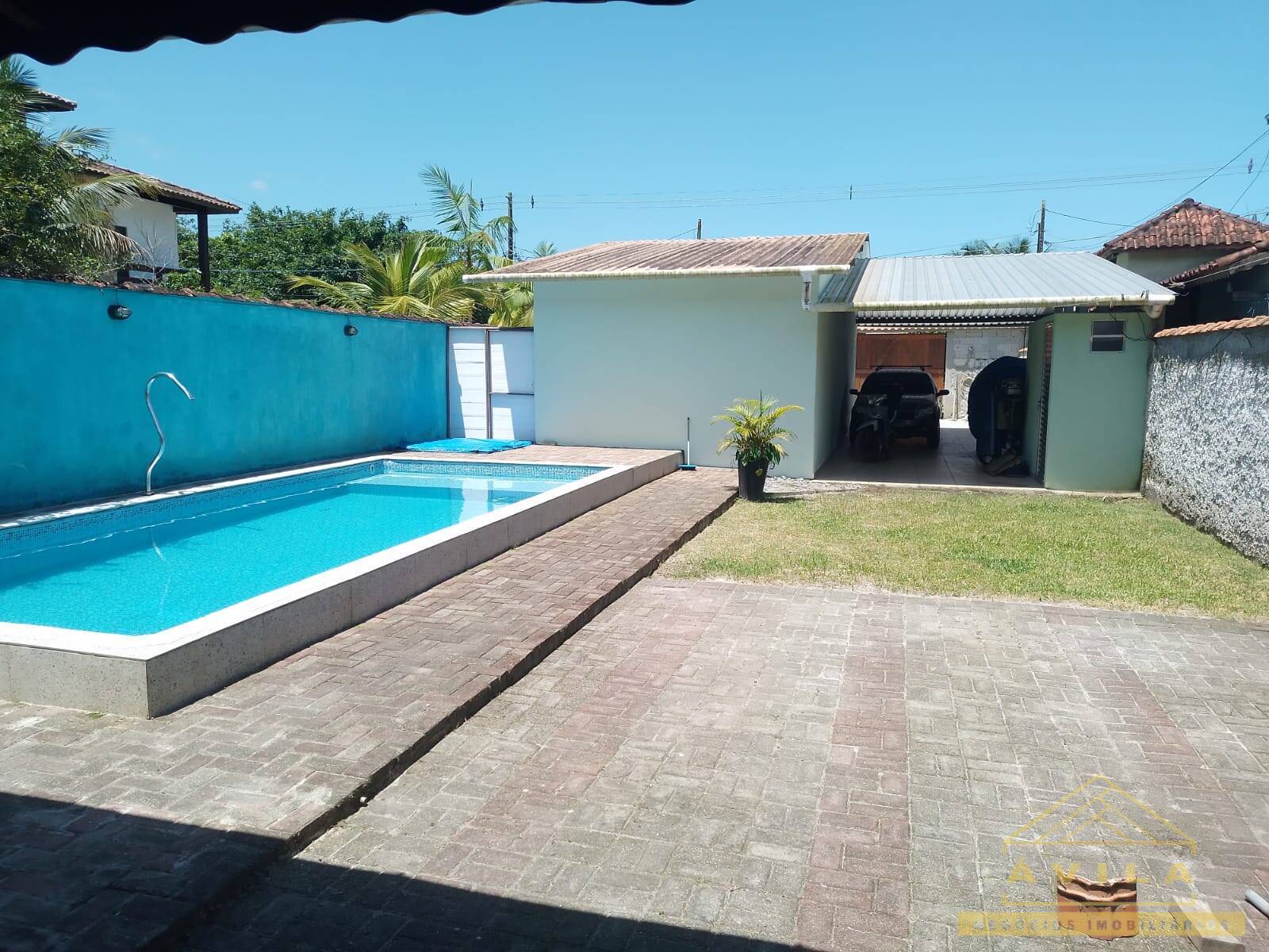 Casa à venda com 5 quartos, 220m² - Foto 1